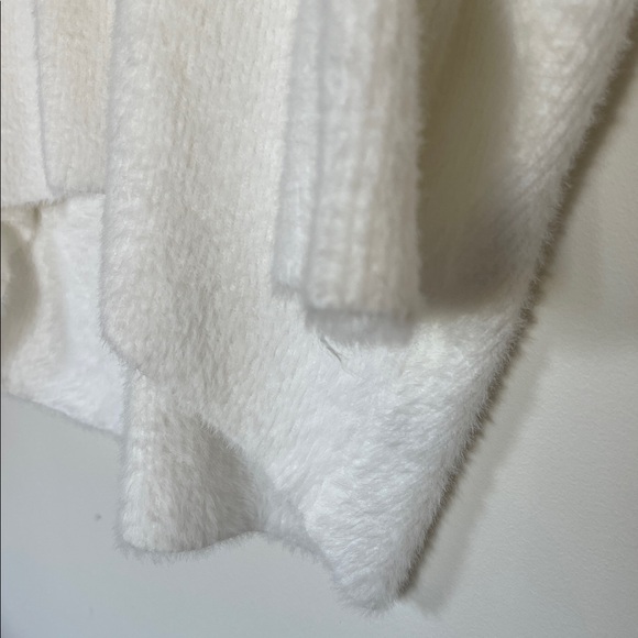 M MADE IN ITALY | Cream Fuzzy Batwing V-Neck Sweater | XL | NWT - Picture 5 of 17